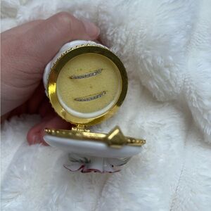 Gold stud hood earrings